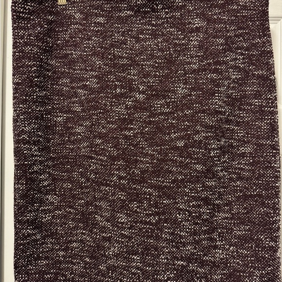 Elegant Black and White Knit Skirt - Picture 2 of 6